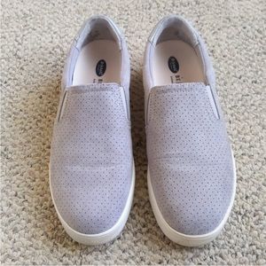 DR. SCHOLL’S BE FREE GRAY SOFT FAUX LEATHER SLIP-ONS